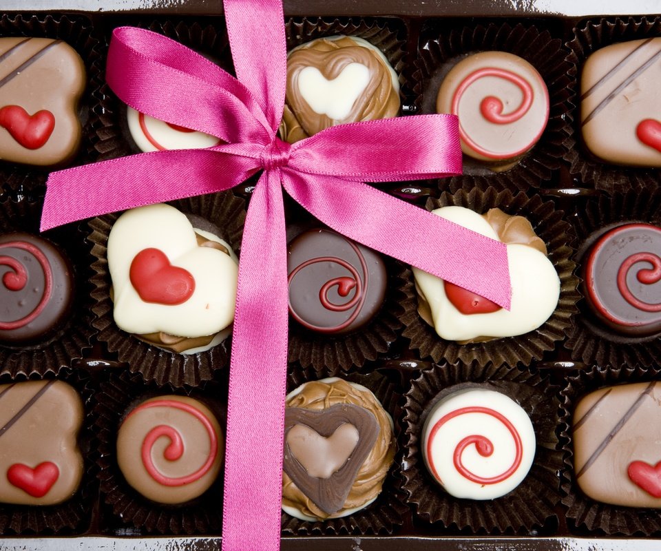 Обои конфеты, сердечка, valentine`s day, сердце, любовь, подарок, шоколад, романтик, день святого валентина, в шоколаде, влюбленная, candy, heart, love, gift, chocolate, romantic, valentine's day разрешение 5008x3405 Загрузить