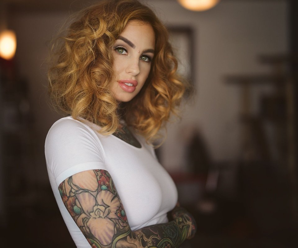 Обои девушка, взгляд, рыжая, кудри, тату, майка, roberto inetti, little linda, girl, look, red, curls, tattoo, mike разрешение 2000x1333 Загрузить