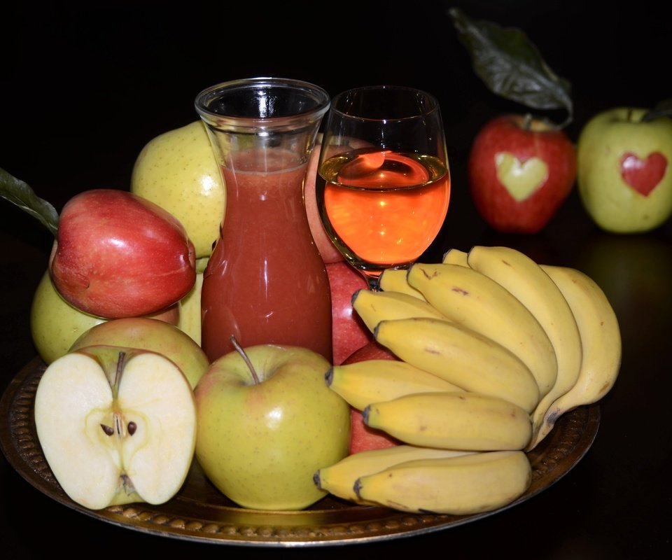 Обои фрукты, яблоки, бананы, сок, fruit, apples, bananas, juice разрешение 2400x1590 Загрузить