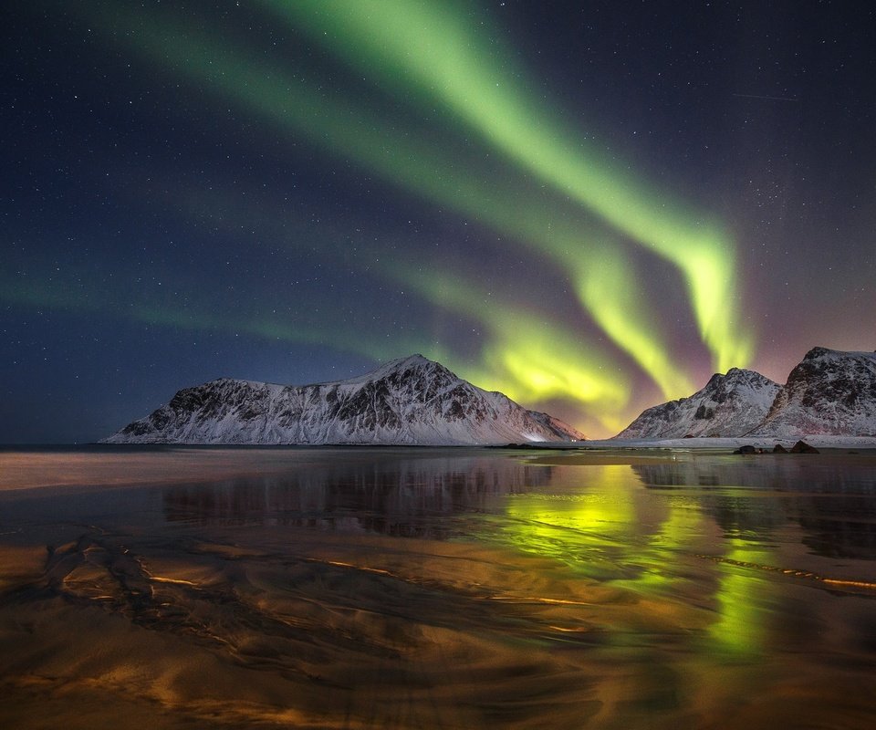 Обои ночь, горы, отражение, северное сияние, норвегия, night, mountains, reflection, northern lights, norway разрешение 2000x1333 Загрузить