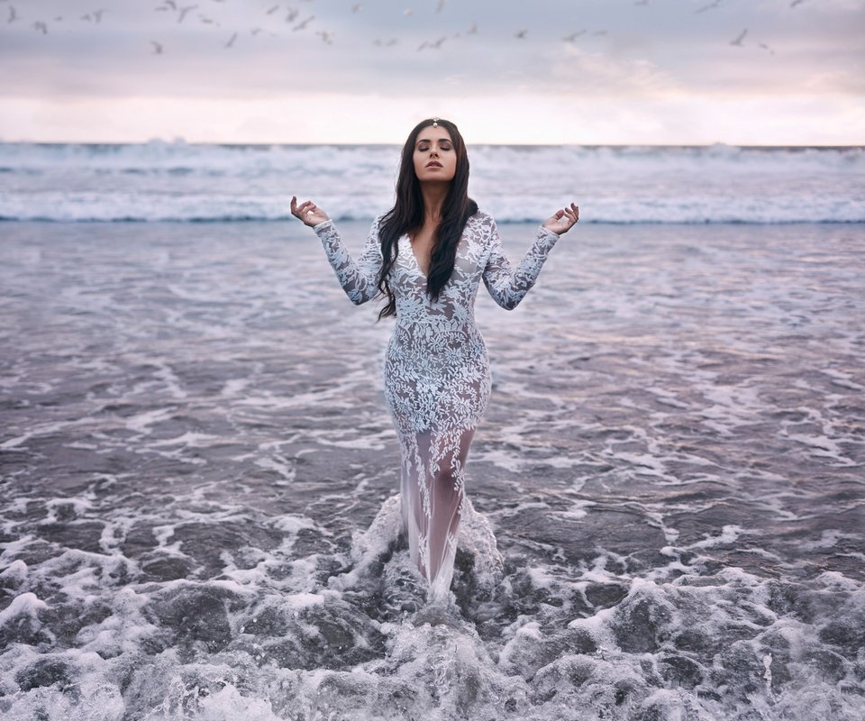 Обои стиль, девушка, настроение, море, платье, поза, bella kotak, alaxandra rutella, style, girl, mood, sea, dress, pose разрешение 2048x2048 Загрузить