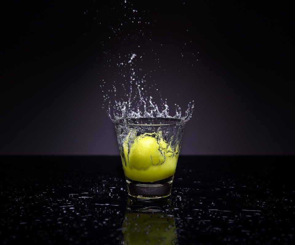 Обои вода, брызги, лимон, стакан, жидкость, jwharperphotography, water, squirt, lemon, glass, liquid разрешение 1920x1280 Загрузить