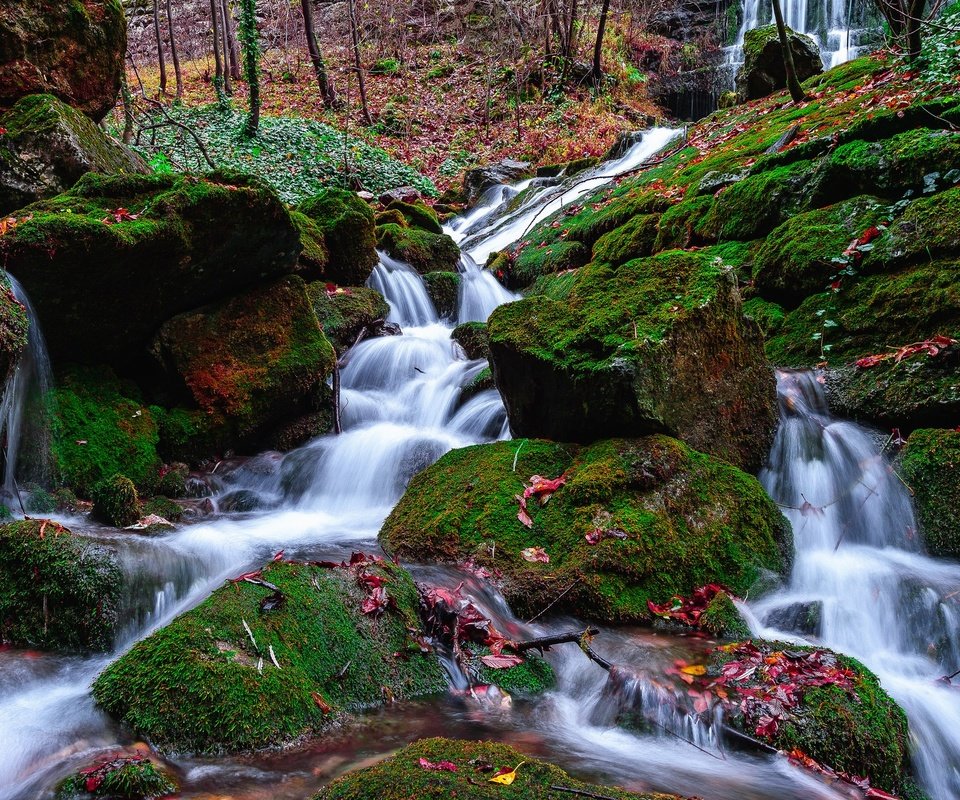 Обои вода, камни, ручей, водопад, поток, мох, water, stones, stream, waterfall, moss разрешение 2048x1280 Загрузить