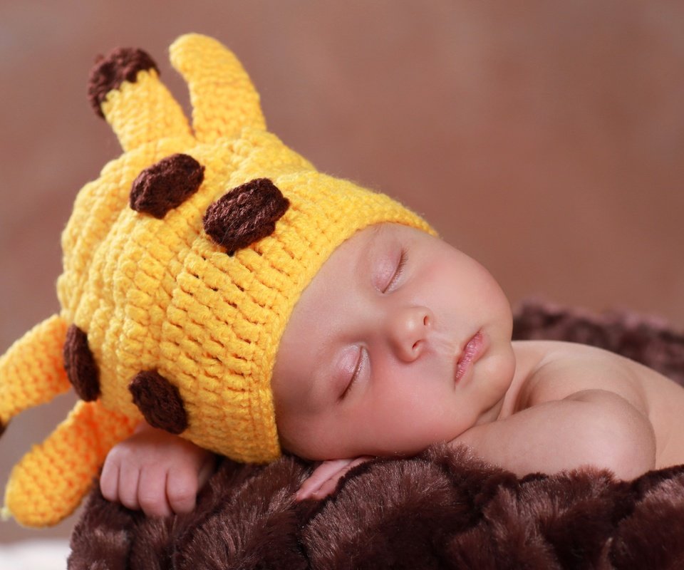 Обои дети, спит, ребенок, шапка, младенец, children, sleeping, child, hat, baby разрешение 2556x1600 Загрузить