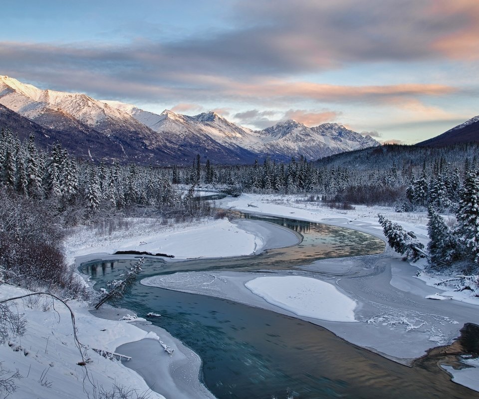 Обои деревья, река, горы, снег, зима, пейзаж, trees, river, mountains, snow, winter, landscape разрешение 2500x1667 Загрузить