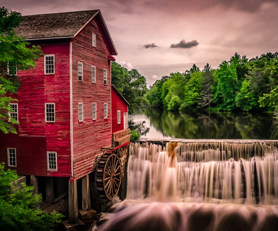 Обои деревья, река, водопад, брызги, дом, водяная мельница, trees, river, waterfall, squirt, house, water mill разрешение 2000x1250 Загрузить