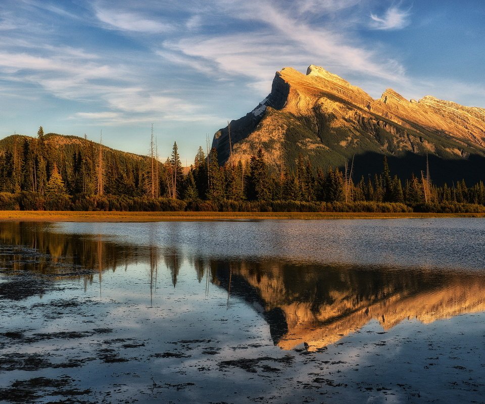 Обои небо, вода, озеро, лес, отражение, гора, the sky, water, lake, forest, reflection, mountain разрешение 1920x1200 Загрузить