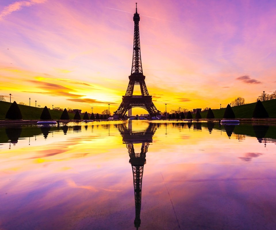 Обои отражение, париж, франция, зарево, эйфелева башня, reflection, paris, france, glow, eiffel tower разрешение 2555x1600 Загрузить