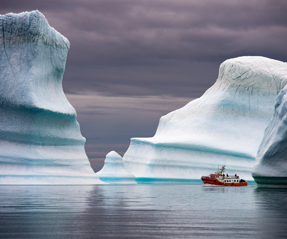 Обои море, корабль, айсберг, гренландия, sea, ship, iceberg, greenland разрешение 2048x1363 Загрузить