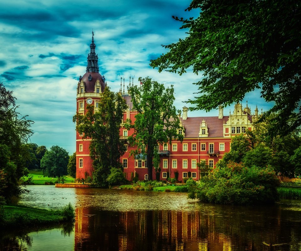 Обои облака, деревья, зелень, парк, замок, пруд, германия, muskau park, clouds, trees, greens, park, castle, pond, germany разрешение 5616x3744 Загрузить