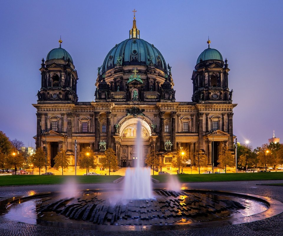 Обои фонтан, германия, берлин, кафедральный собор, берлин. германия, fountain, germany, berlin, cathedral, berlin. germany разрешение 1920x1300 Загрузить