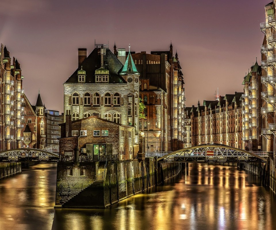 Обои ночь, огни, мост, канал, дома, германия, гамбург, night, lights, bridge, channel, home, germany, hamburg разрешение 2048x1205 Загрузить