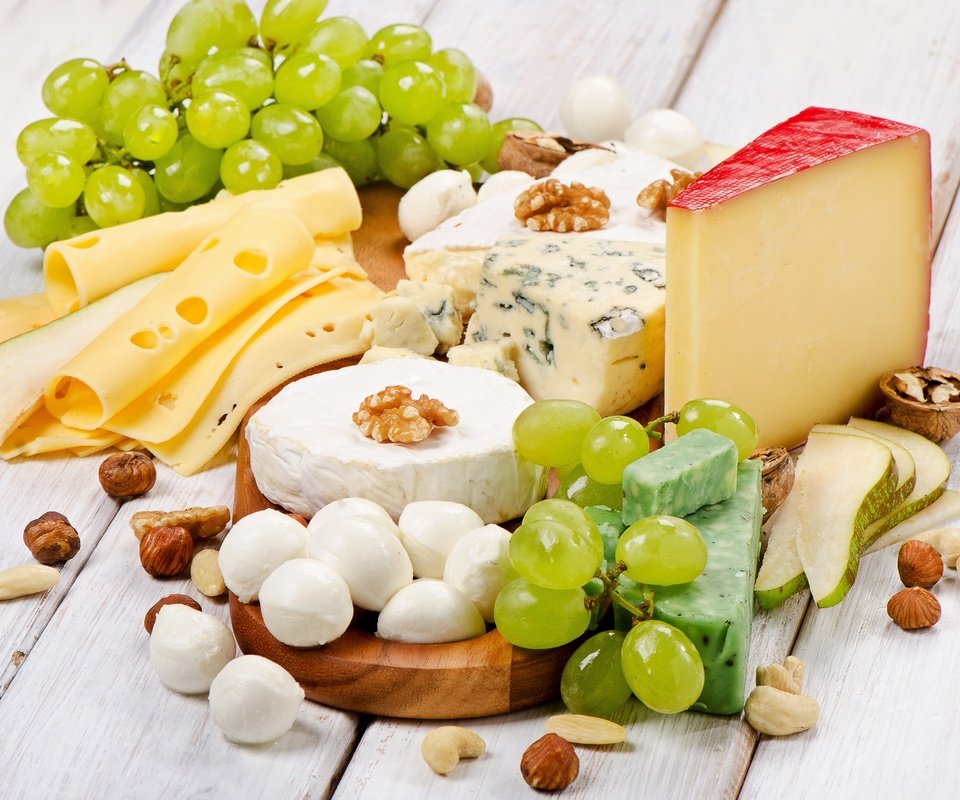 Обои орехи, виноград, сыр, nuts, grapes, cheese разрешение 3500x2690 Загрузить