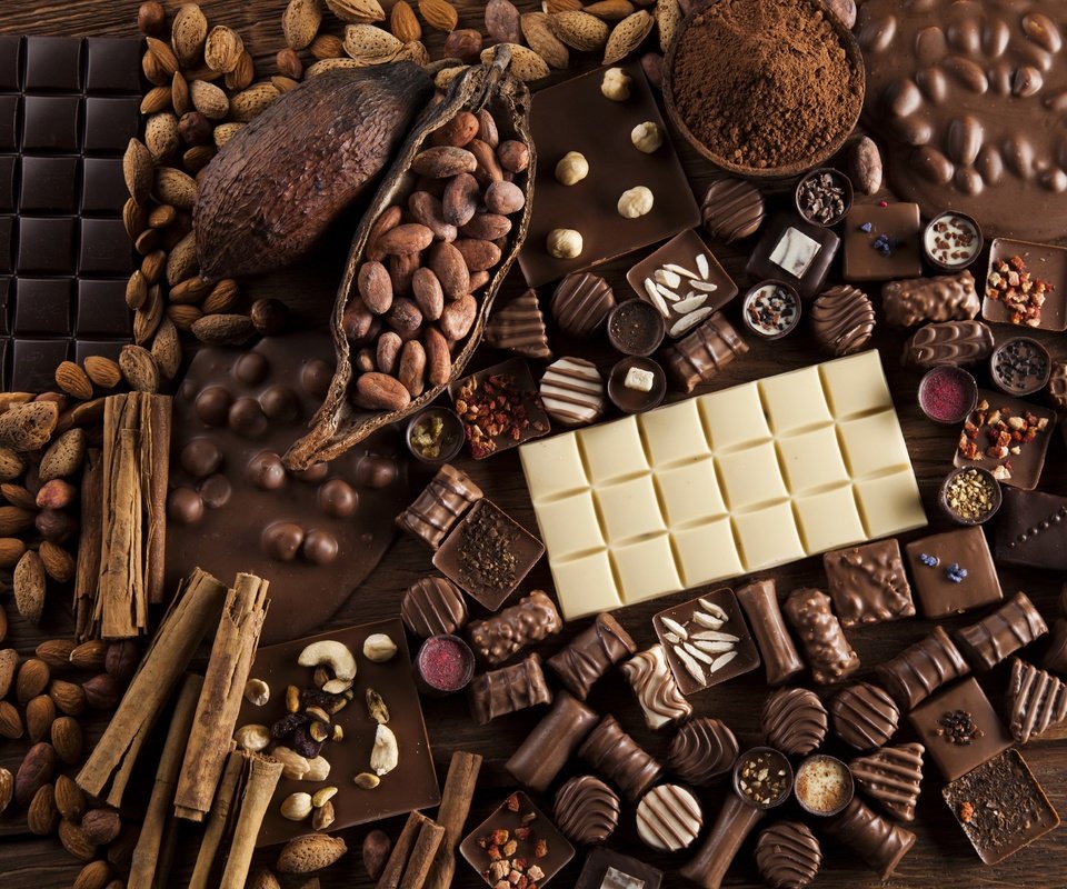 Обои орехи, шоколадные конфеты, корица, ассортимент, конфеты, шоколад какао, шоколад, сладкое, миндаль, пряности, ассорти, nuts, chocolates, cinnamon, range, candy, chocolate cocoa, chocolate, sweet, almonds, spices, cuts разрешение 2880x1920 Загрузить