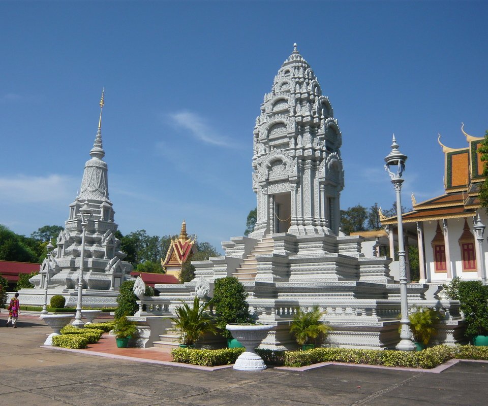 Обои пагода, вьетнам, камбоджа, королевский дворец, ступа кантха бопха, pagoda, vietnam, cambodia, royal palace, the stupa of kantha bopha разрешение 3264x2448 Загрузить