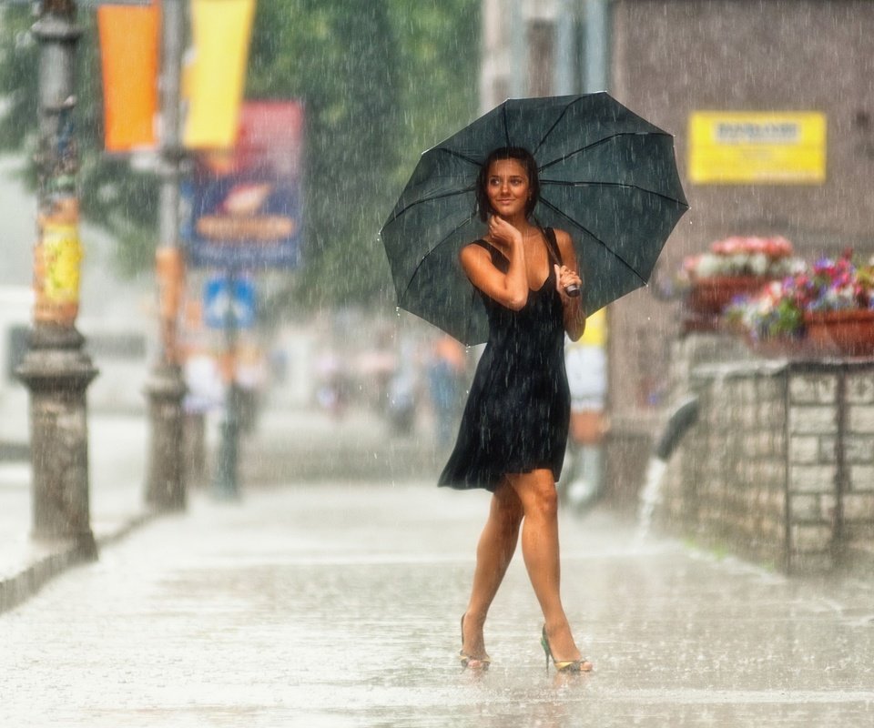 Обои девушка, платье, улыбка, улица, дождь, зонт, girl, dress, smile, street, rain, umbrella разрешение 2100x1420 Загрузить