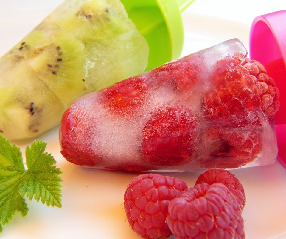 Обои малина, фрукты, ягоды, киви, фруктовый лед, raspberry, fruit, berries, kiwi, fruit ice разрешение 1920x1440 Загрузить