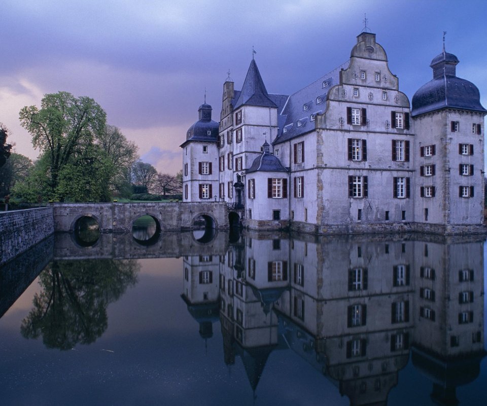 Обои город, германия, дортмунд, замок бодельшвинг, the city, germany, dortmund, castle bodelschwingh разрешение 2000x1333 Загрузить