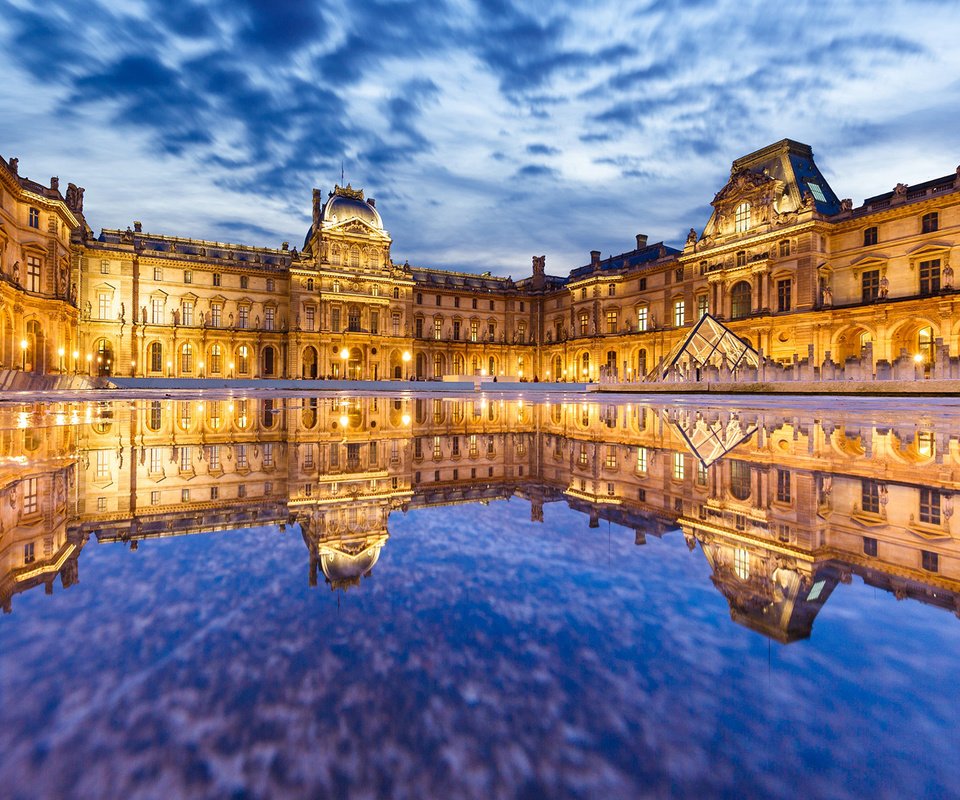 Обои вода, отражение, париж, здание, дворец, франция, лувр, water, reflection, paris, the building, palace, france, the louvre разрешение 1920x1200 Загрузить