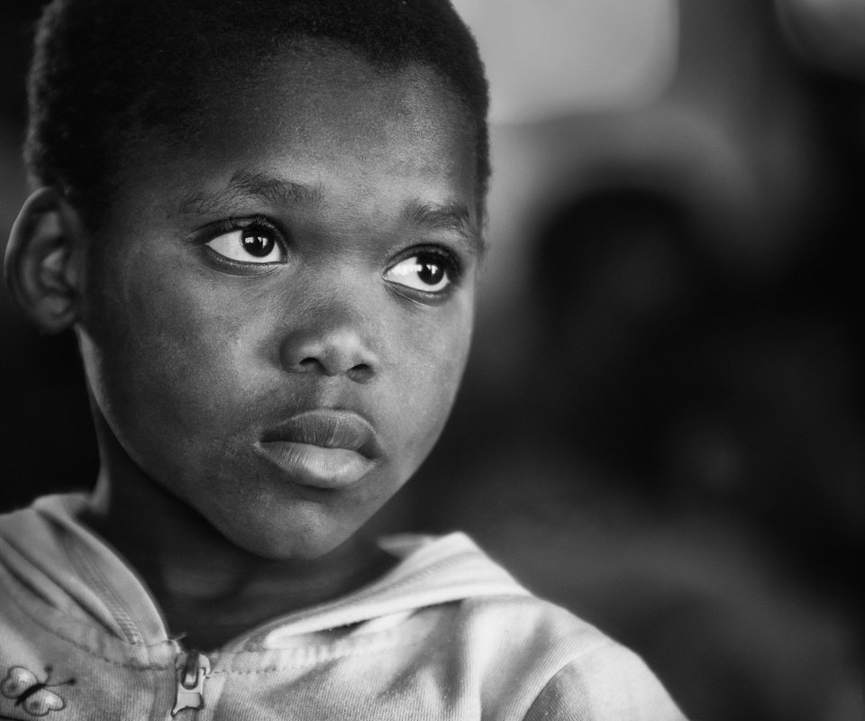 Обои портрет, чёрно-белое, дети, лицо, ребенок, мальчик, portrait, black and white, children, face, child, boy разрешение 1920x1280 Загрузить