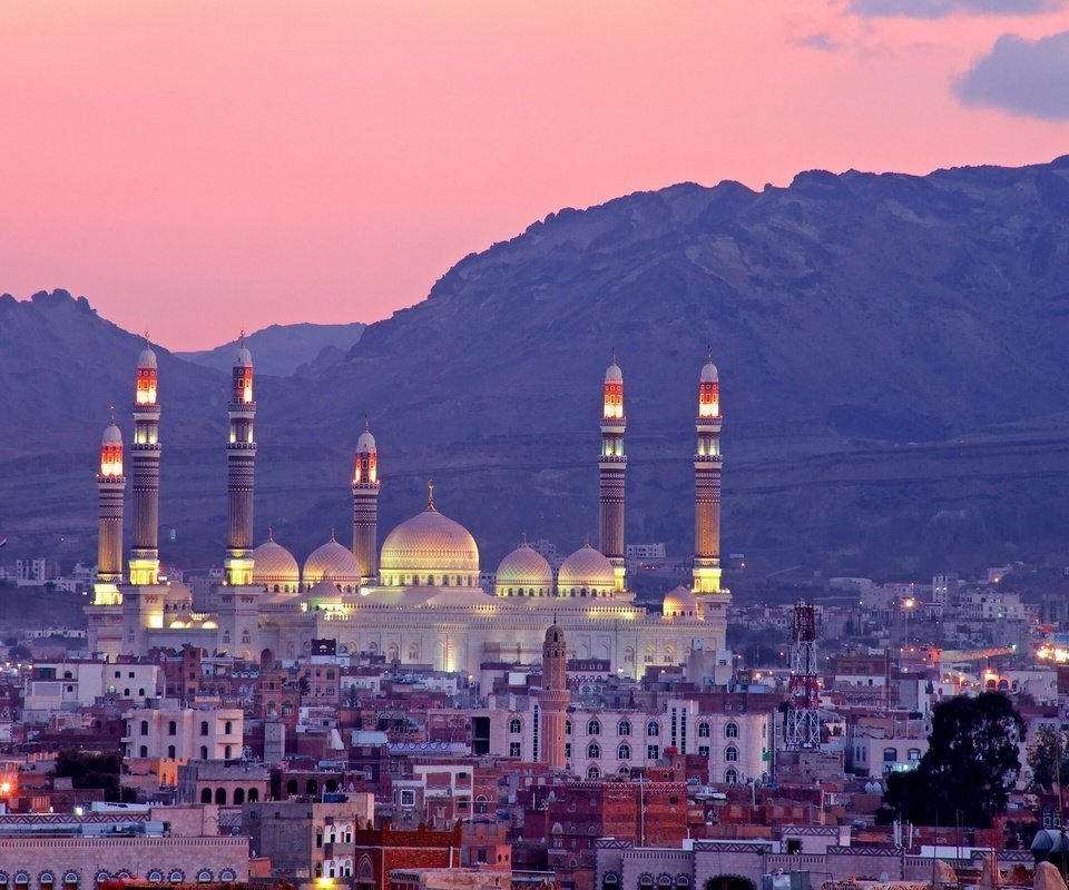 Обои закат, город, мечеть, сана, йемен, мечеть аль-салех, sunset, the city, mosque, sana, yemen, the al-saleh mosque разрешение 2560x1600 Загрузить