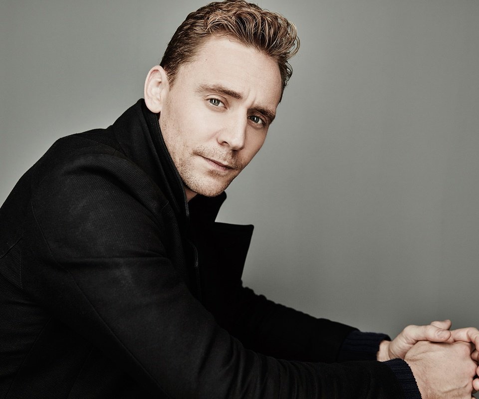 Обои портрет, взгляд, актёр, лицо, пальто, том хиддлстон, portrait, look, actor, face, coat, tom hiddleston разрешение 2048x1365 Загрузить