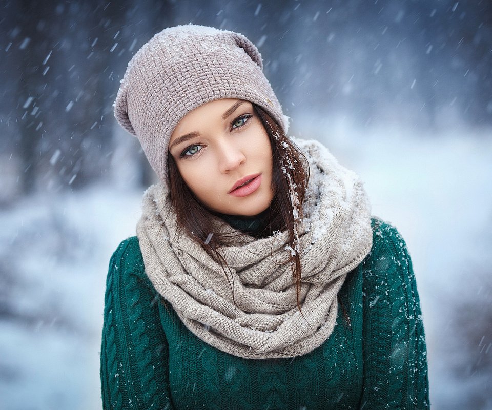 Обои снег, зима, модель, шапка, свитер, ангелина петрова, snow, winter, model, hat, sweater, angelina petrova разрешение 2048x1379 Загрузить