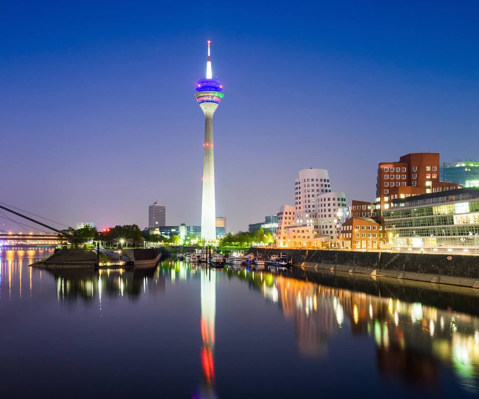 Обои ночь, огни, город, германия, дюссельдорф, night, lights, the city, germany, dusseldorf разрешение 1920x1200 Загрузить