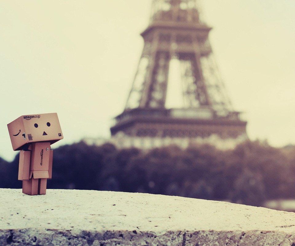 Обои париж, коробка, эйфелева башня, данбо, картонный робот, paris, box, eiffel tower, danbo, cardboard robot разрешение 1920x1200 Загрузить