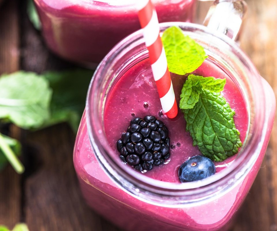 Обои мята, напиток, ягоды, черника, трубочка, ежевика, смузи, mint, drink, berries, blueberries, tube, blackberry, smoothies разрешение 2048x1367 Загрузить