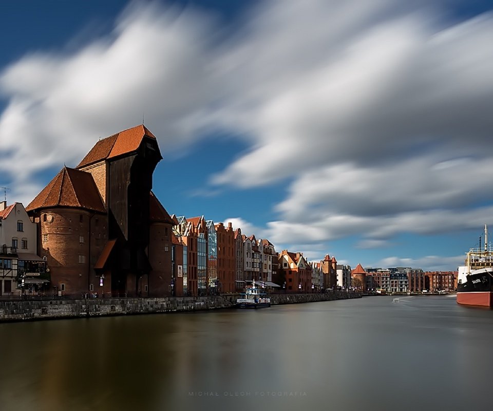 Обои небо, облака, река, дома, польша, гданьск, пароходы, the sky, clouds, river, home, poland, gdansk, steamers разрешение 1920x1280 Загрузить