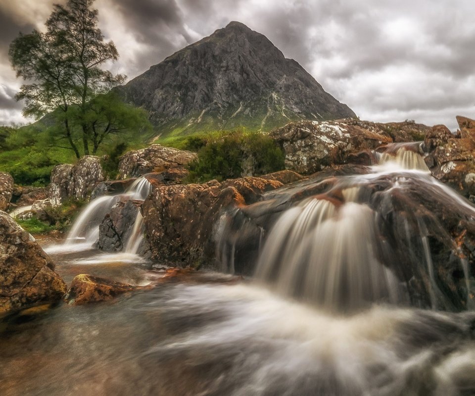 Обои река, дерево, камни, пейзаж, гора, поток, шотландия, river, tree, stones, landscape, mountain, stream, scotland разрешение 1920x1200 Загрузить