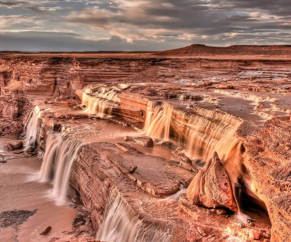 Обои небо, скалы, тучи, водопад, каньон, сша, аризона, гранд-фоллс, the sky, rocks, clouds, waterfall, canyon, usa, az, grand falls разрешение 1920x1080 Загрузить