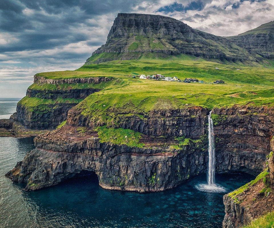 Обои скалы, природа, море, водопад, фарерские острова, дания, паксмурно, rocks, nature, sea, waterfall, faroe islands, denmark, pasmurno разрешение 1920x1080 Загрузить