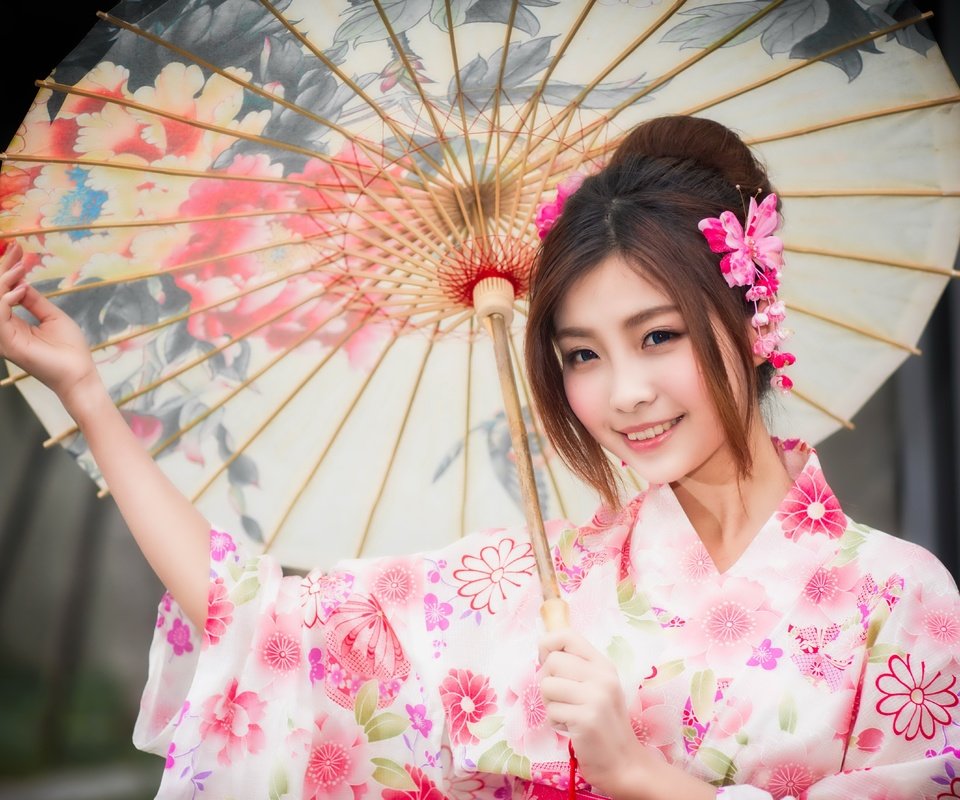 Обои улыбка, взгляд, волосы, зонтик, кимоно, японка, азиатка, smile, look, hair, umbrella, kimono, japanese, asian разрешение 5758x3570 Загрузить