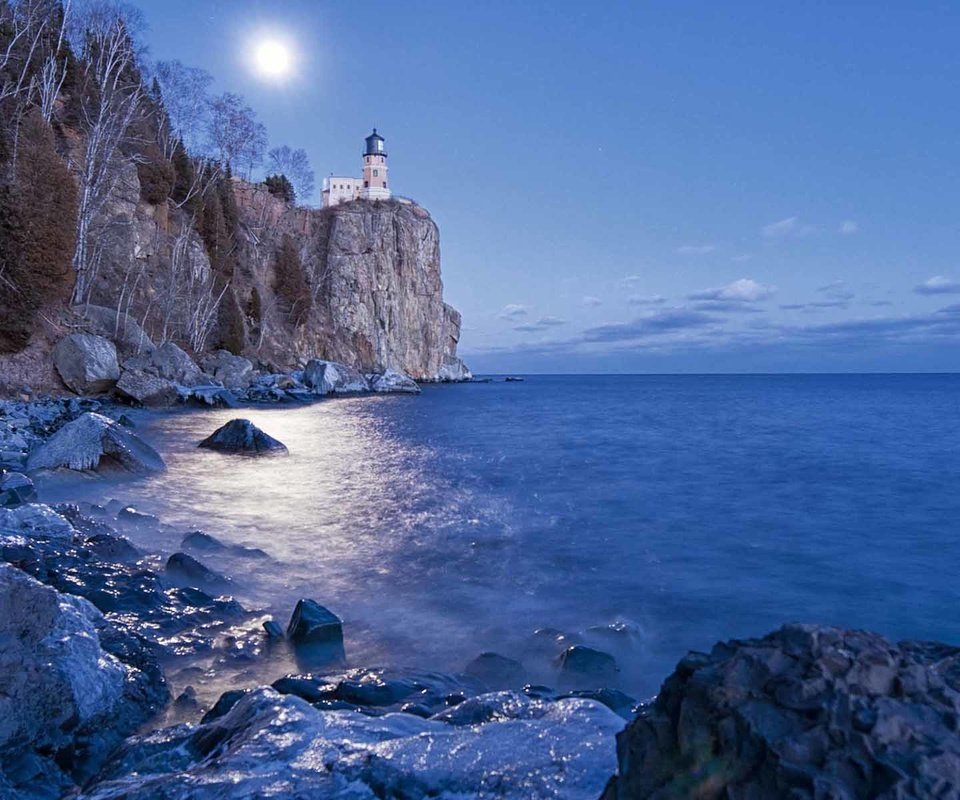 Обои ночь, скалы, природа, пейзаж, море, маяк, night, rocks, nature, landscape, sea, lighthouse разрешение 1920x1200 Загрузить
