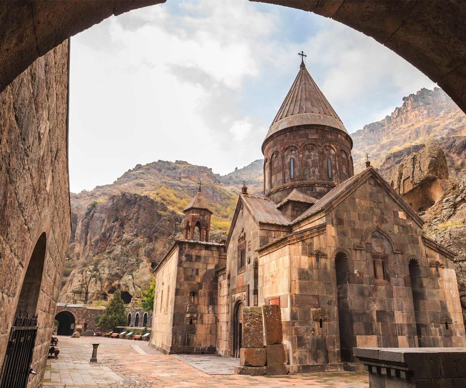 Обои храм, церковь, армения, айастан, vanq, geghard, temple, church, armenia, hayastan разрешение 1920x1280 Загрузить