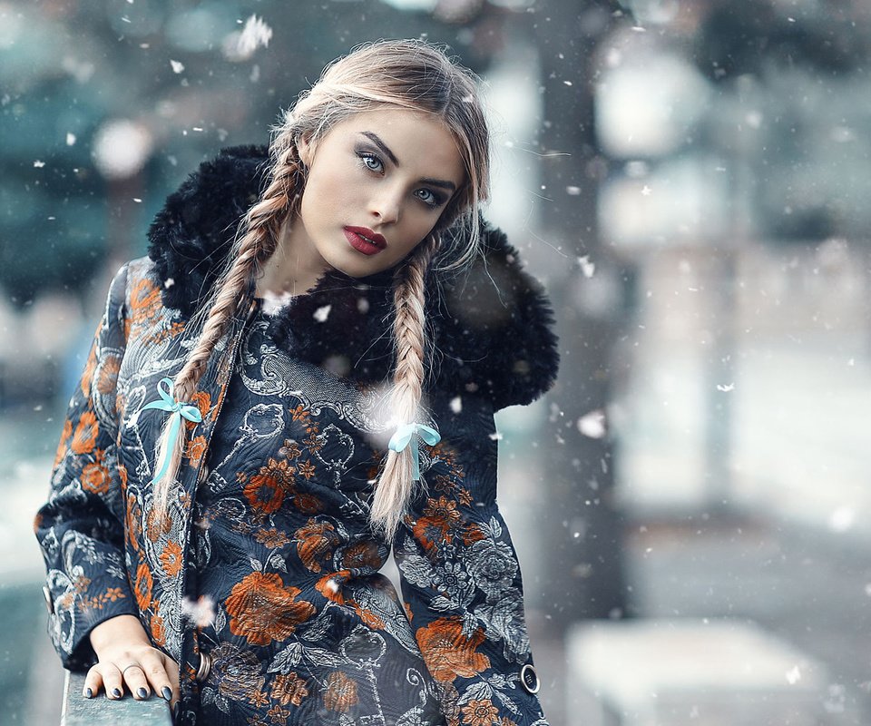 Обои снег, зима, девушка, блондинка, взгляд, модель, косички, snow, winter, girl, blonde, look, model, braids разрешение 1920x1200 Загрузить