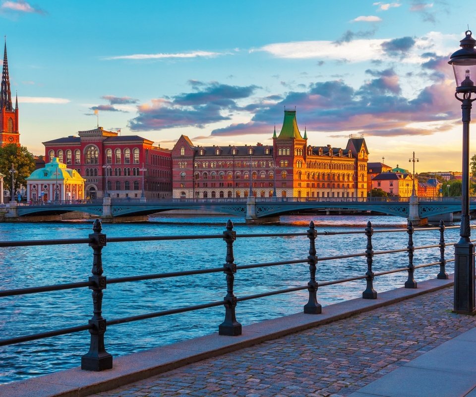 Обои река, город, набережная, швеция, стокгольм, river, the city, promenade, sweden, stockholm разрешение 1920x1200 Загрузить