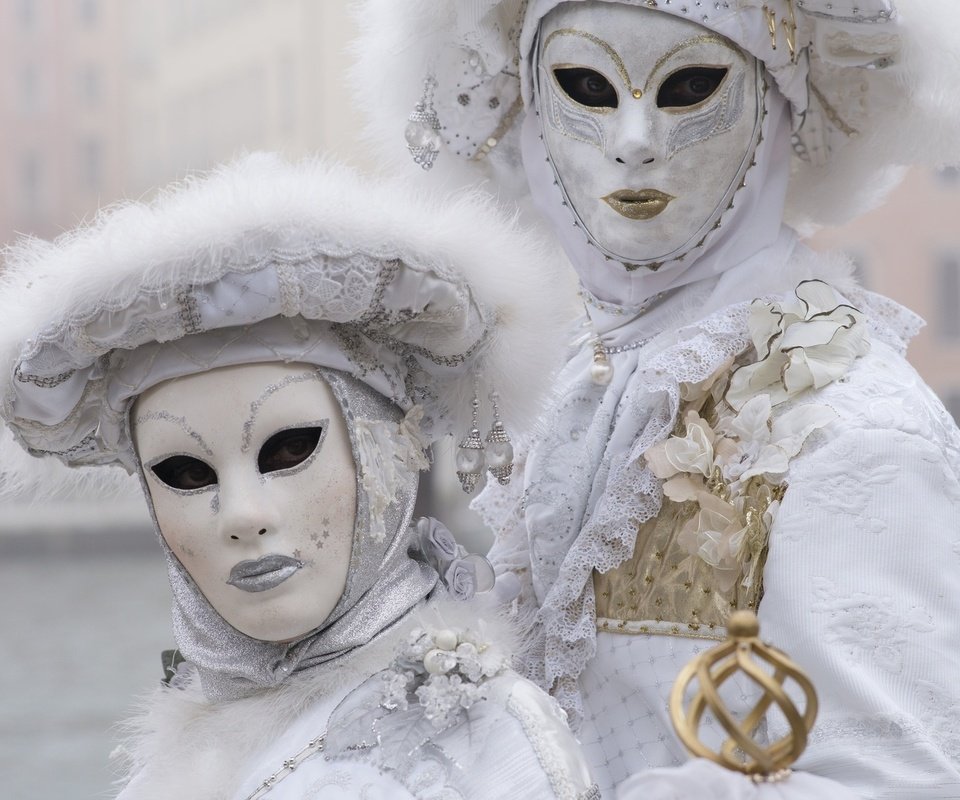 Обои белый, пара, костюмы, маски, карнавал, карнавальные, white, pair, costumes, mask, carnival разрешение 1920x1200 Загрузить