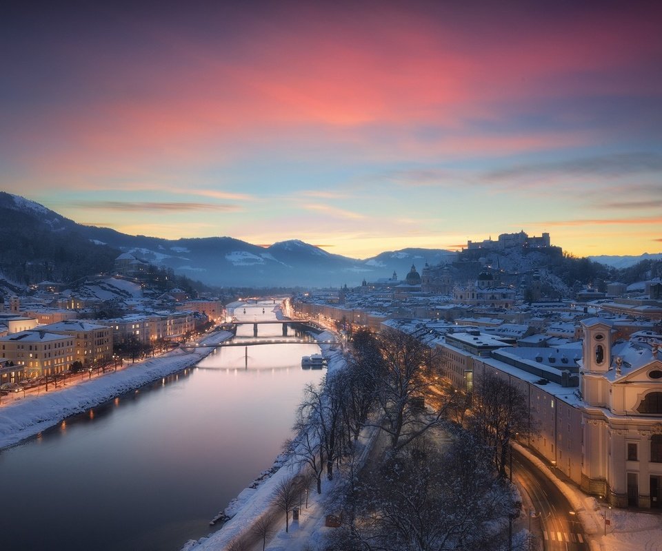 Обои река, снег, закат, зима, город, австрия, зальцбург, river, snow, sunset, winter, the city, austria, salzburg разрешение 1920x1139 Загрузить