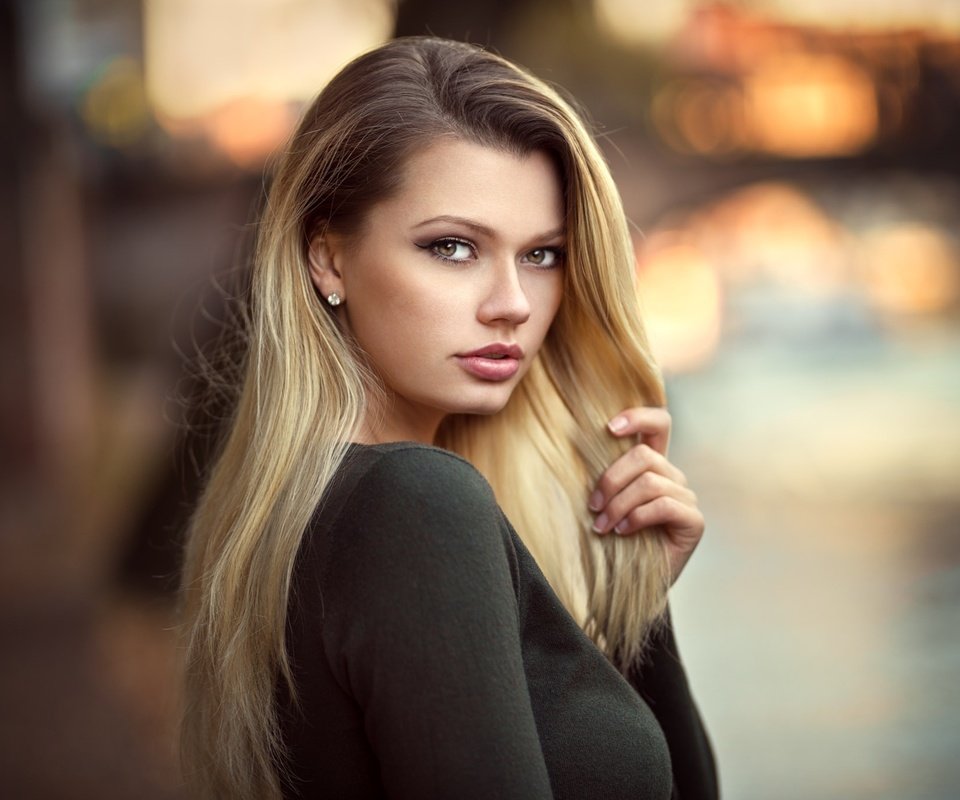 Обои девушка, блондинка, портрет, модель, лицо, длинные волосы, girl, blonde, portrait, model, face, long hair разрешение 2048x1367 Загрузить