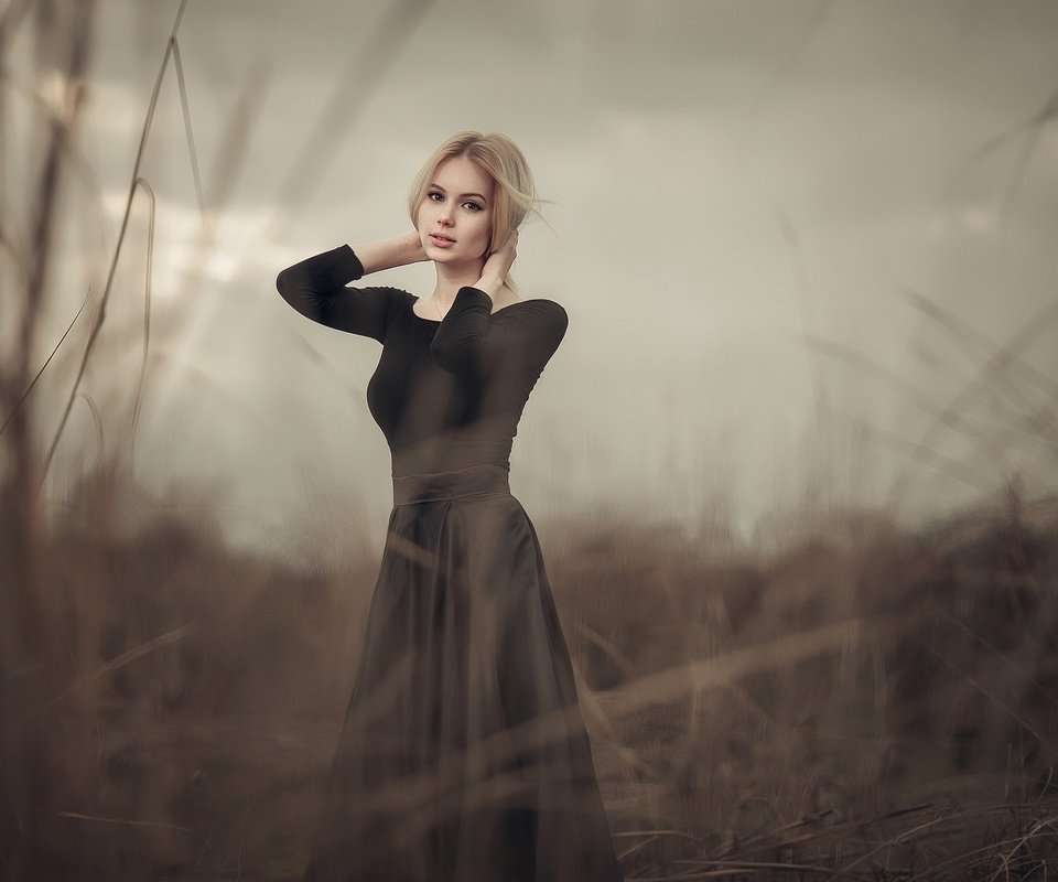 Обои природа, закат, платье, блондинка, модель, лицо, angelos tzitzifopoulos, nature, sunset, dress, blonde, model, face разрешение 2048x1363 Загрузить