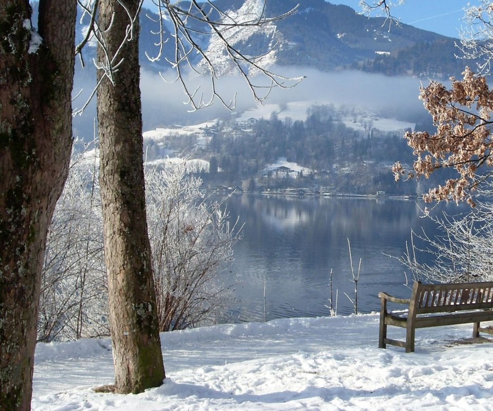 Обои деревья, река, горы, снег, зима, скамейка, trees, river, mountains, snow, winter, bench разрешение 1920x1080 Загрузить