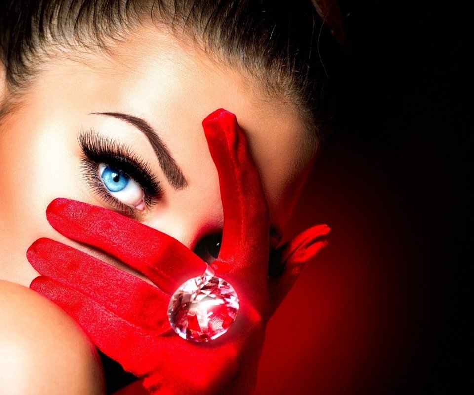 Обои девушка, лоб, взгляд, кольцо, макияж, украшение, крупно, красивые глаза, красные перчатки, girl, look, ring, makeup, decoration, large, beautiful eyes, red gloves разрешение 1920x1080 Загрузить