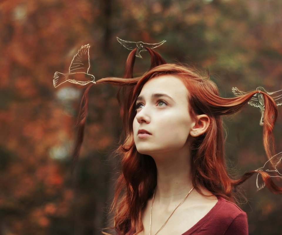 Обои лес, девушка, портрет, рыжая, птицы, волосы, forest, girl, portrait, red, birds, hair разрешение 1920x1200 Загрузить