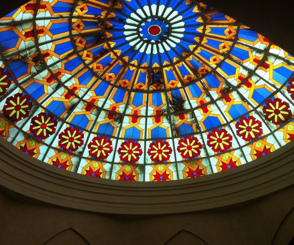 Обои разноцветный, стекло, потолок, купол, витраж, colorful, glass, the ceiling, the dome, stained glass разрешение 2592x1936 Загрузить