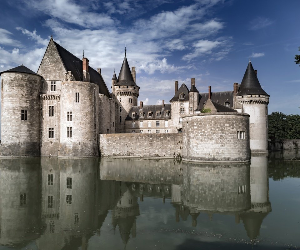 Обои небо, замок, франция, chateau de sully sur loire, замок сюлли-сюр-луар, сюлли-сюр-луар, the sky, castle, france, the castle of sully-sur-loire, sully-sur-loire разрешение 2560x1733 Загрузить