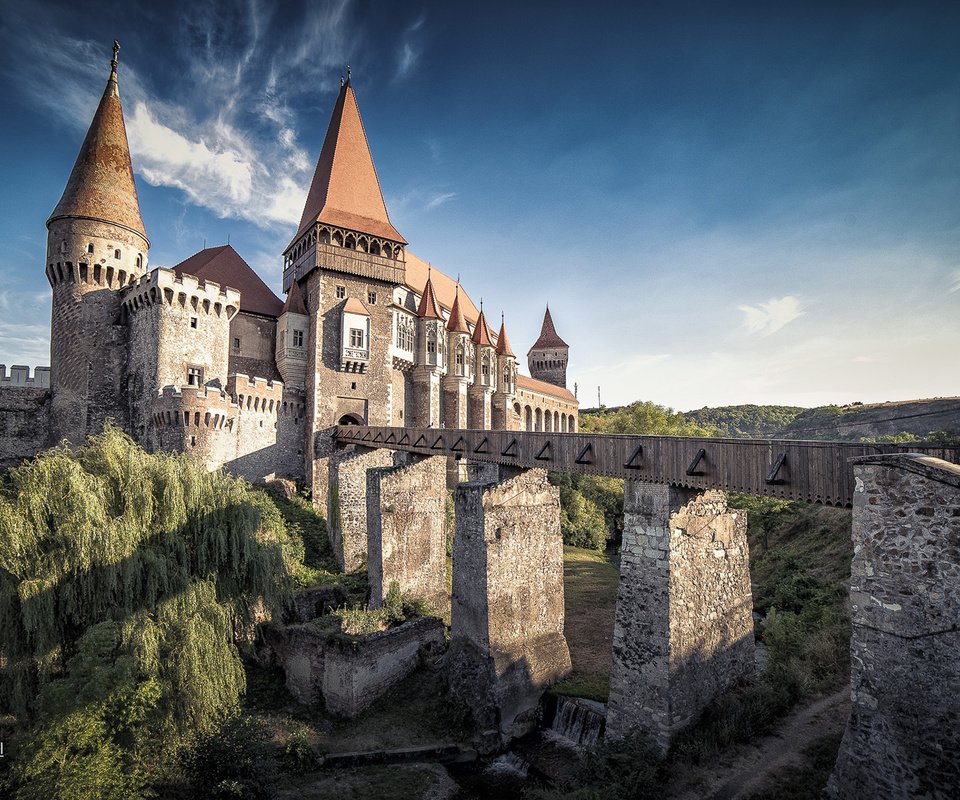 Обои небо, облака, мост, замок, румыния, корвин, george matei fotografia, the sky, clouds, bridge, castle, romania, corwin разрешение 1920x1200 Загрузить