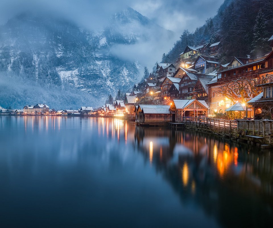 Обои огни, озеро, горы, зима, город, австрия, хальштадт, lights, lake, mountains, winter, the city, austria, hallstadt разрешение 1920x1080 Загрузить